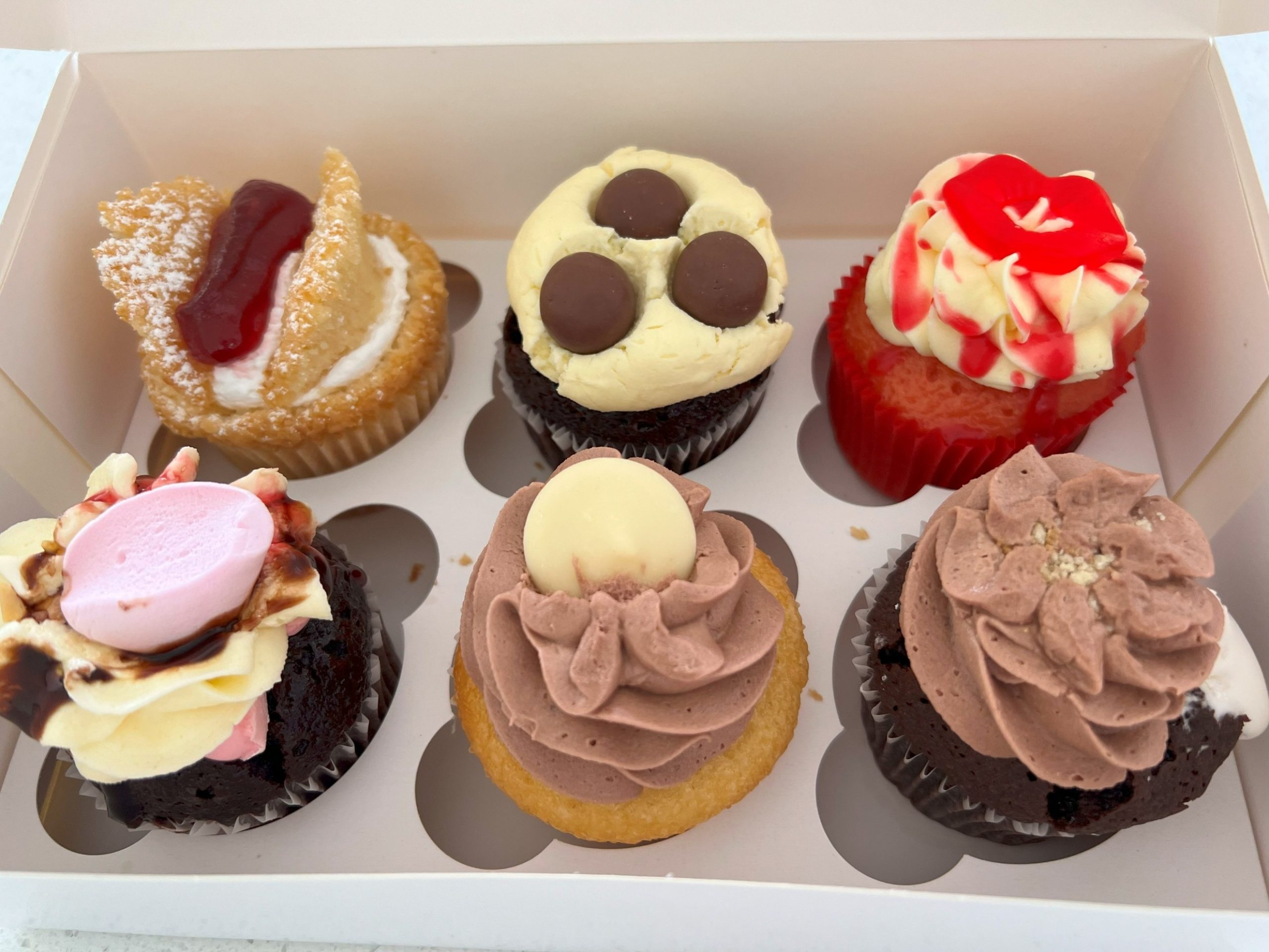 Half-dozen mixed cupcakes @ Just Frosted (Gosford)